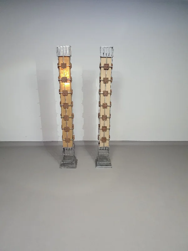  Way Switch Floor Lamp for Multiple Light Intensity Levels Way Switch Floor Lamp for Multiple Light Intensity LevelsSet brutalist floor lamps with tiles.
Height 165 cm. 2 x bubble per lamp