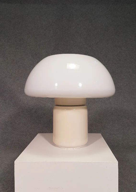 crystal table lamps with dazzling prisms for a glamorous effectcrystal table lamps with dazzling prisms for a glamorous effectMushroom table lamp model 625 by Elio Martinelli for Martinelli Luce, 1970s